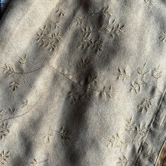 Suede style embroidered women’s Y2K Croft & Barrow shirt size Medium - Picture 3 of 4